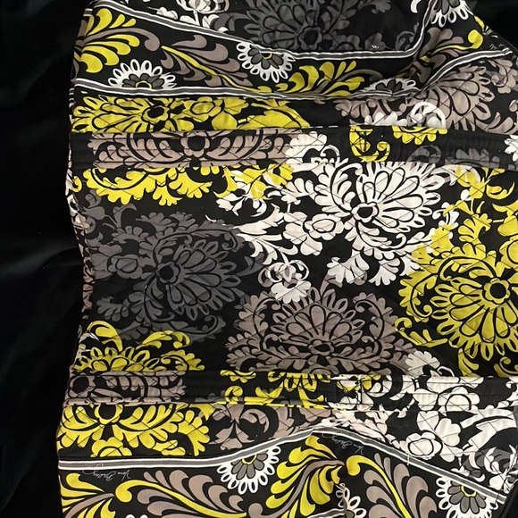 Vera Bradley Large Size Travel Duffel Bag Baroque - Picture 3 of 5